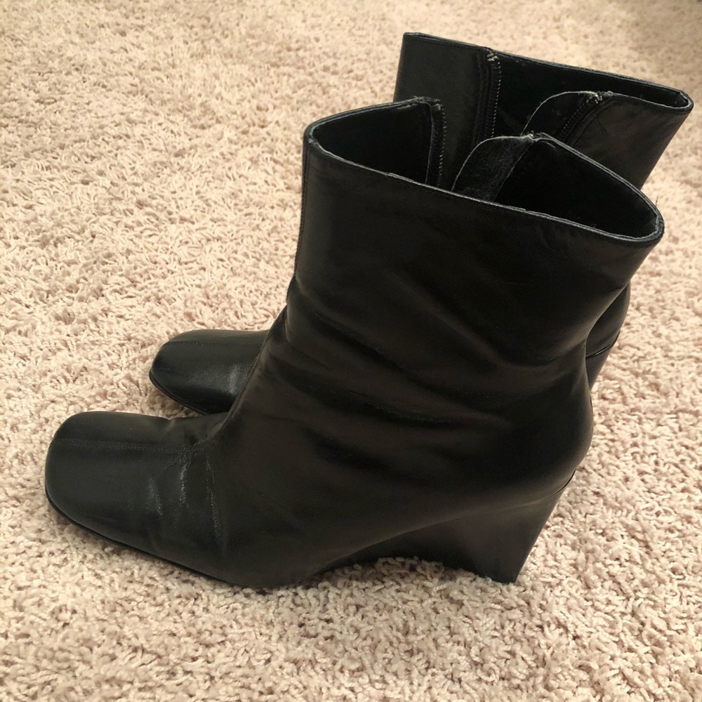 Collin Stuart black booties size8.5